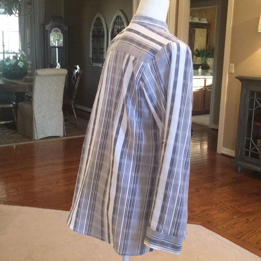 Chic Connection Blouse in Medium - Picture 8 of 13